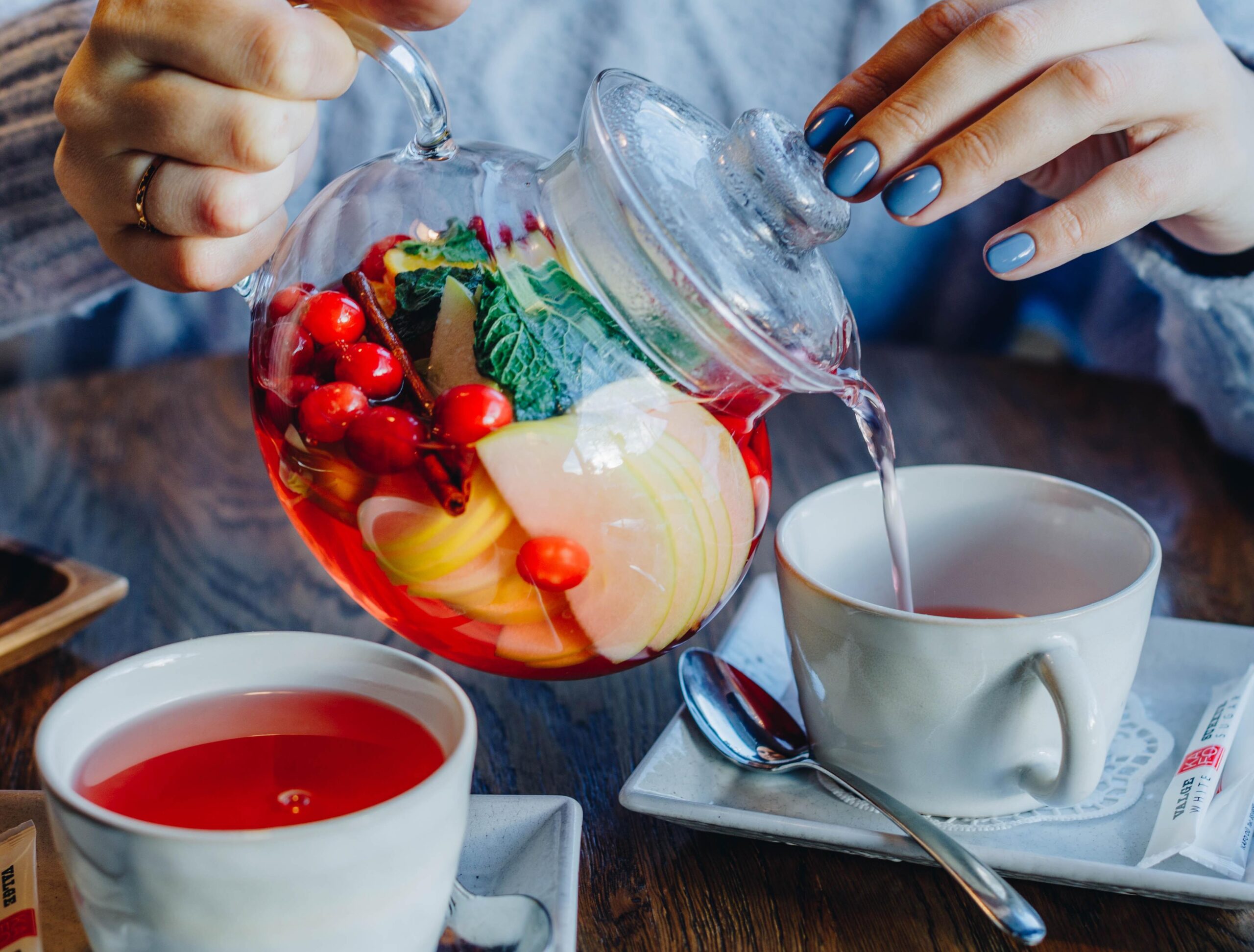 An Aromatic Fruity Floral Tea Time